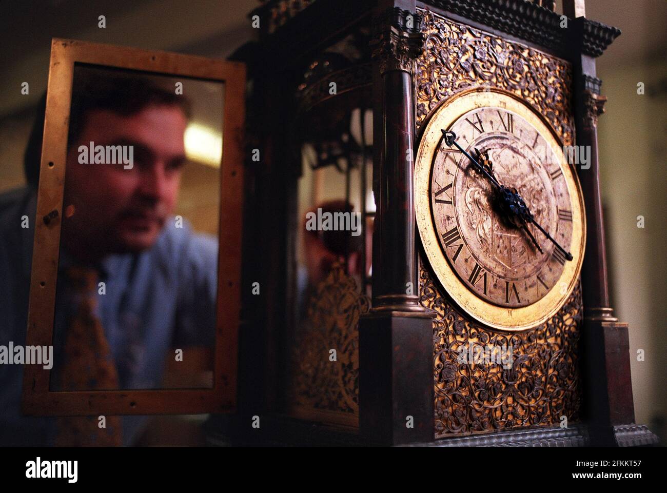 El reloj de la bola rodante fotografías e imágenes de alta resolución -  Alamy