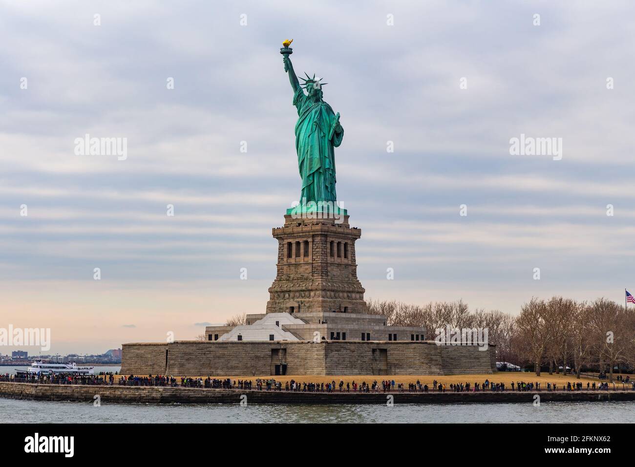 Monumento Nacional de la Estatua de la Libertad en la Isla de la Libertad en el Puerto de Nueva York, Nueva York. Foto de stock