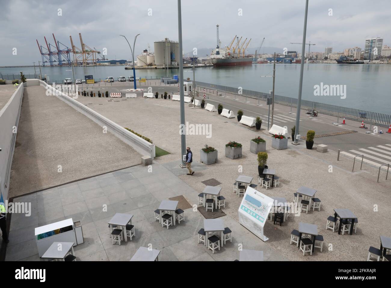 3 de mayo de 2021: 3 de mayo de 2021 (Málaga) Las obras del proyecto de una  terminal de megayachts en los muelles 1 y 2 del puerto de Málaga han  comenzado