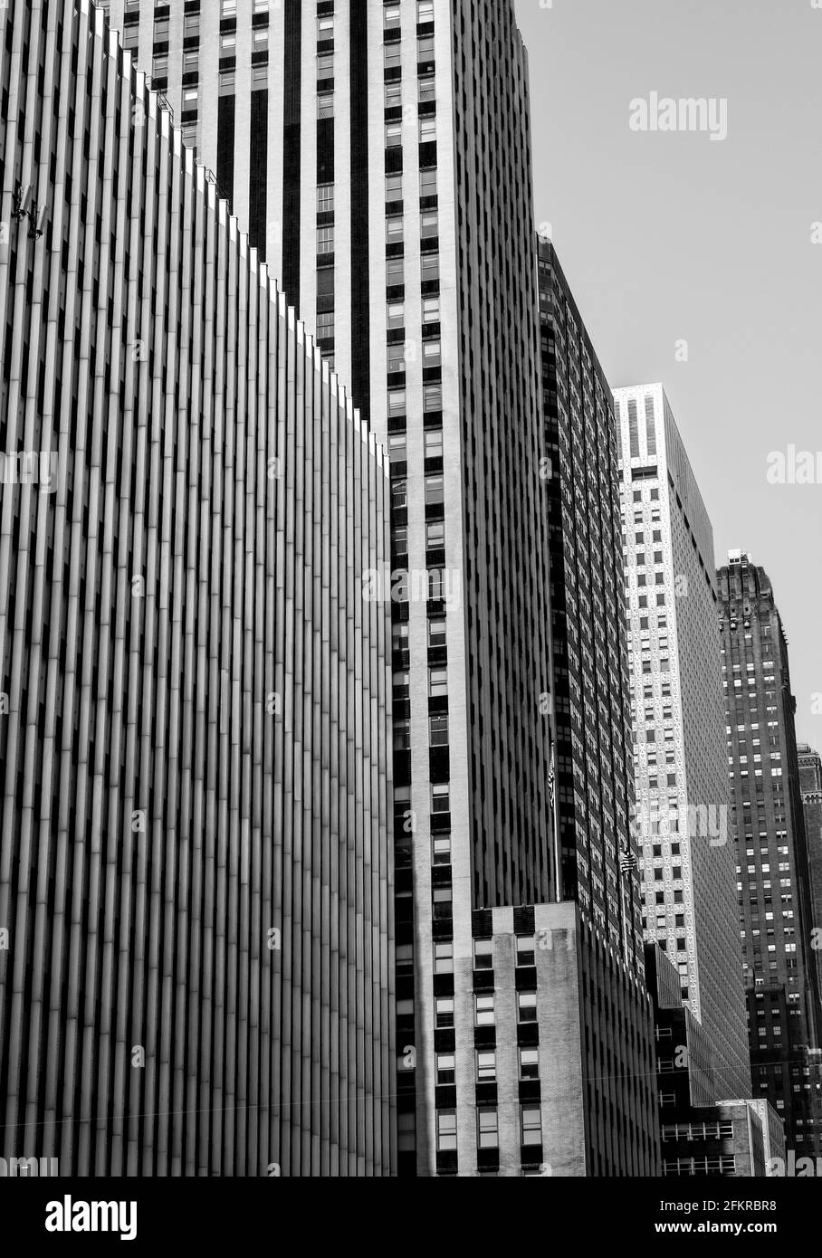 Rascacielos de la ciudad en blanco y negro Foto de stock
