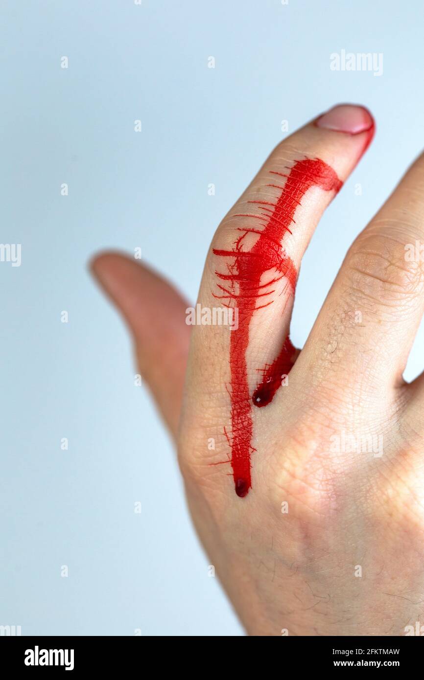 Cortar dedo y sangre fotografías e imágenes de alta resolución - Alamy