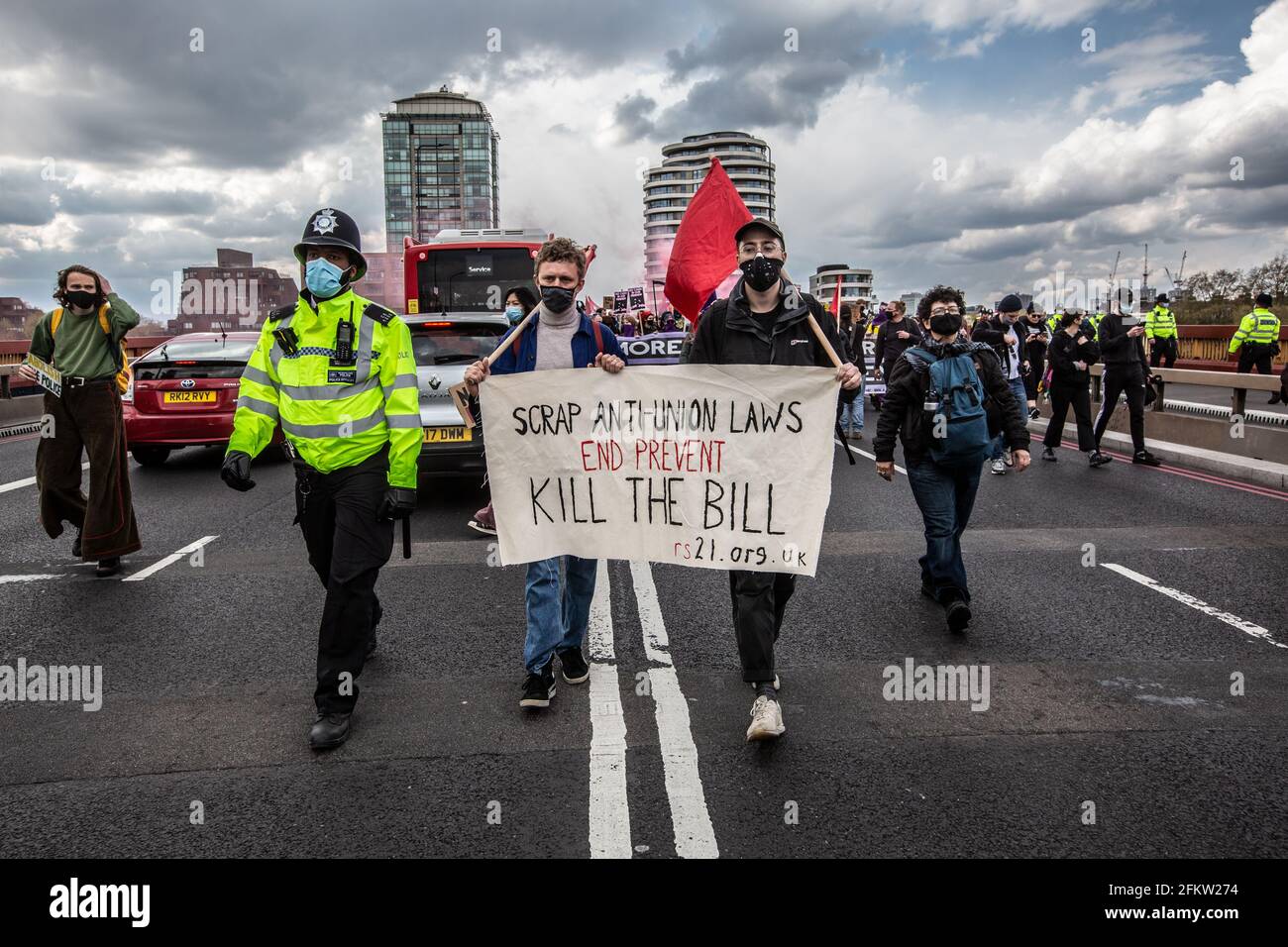 Miles de manifestantes han marchado por el centro de Londres contra el nuevo proyecto de ley de la policía, el crimen, las sentencias y los tribunales, Londres, Inglaterra, Reino Unido Foto de stock