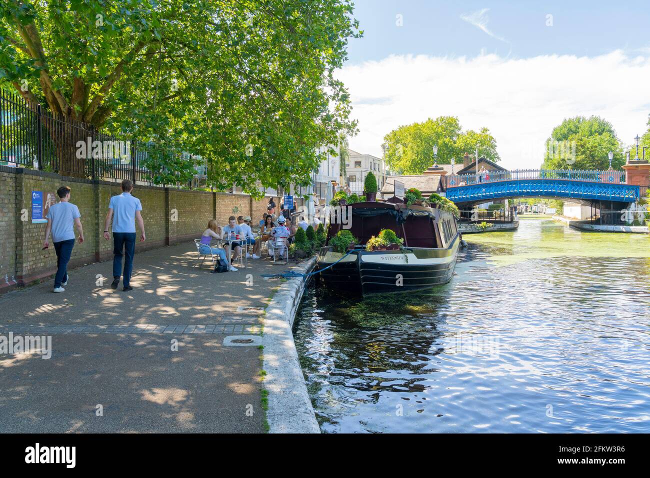 Julio de 2020. Londres. Barcos de canal, little venice Londres Inglaterra Foto de stock