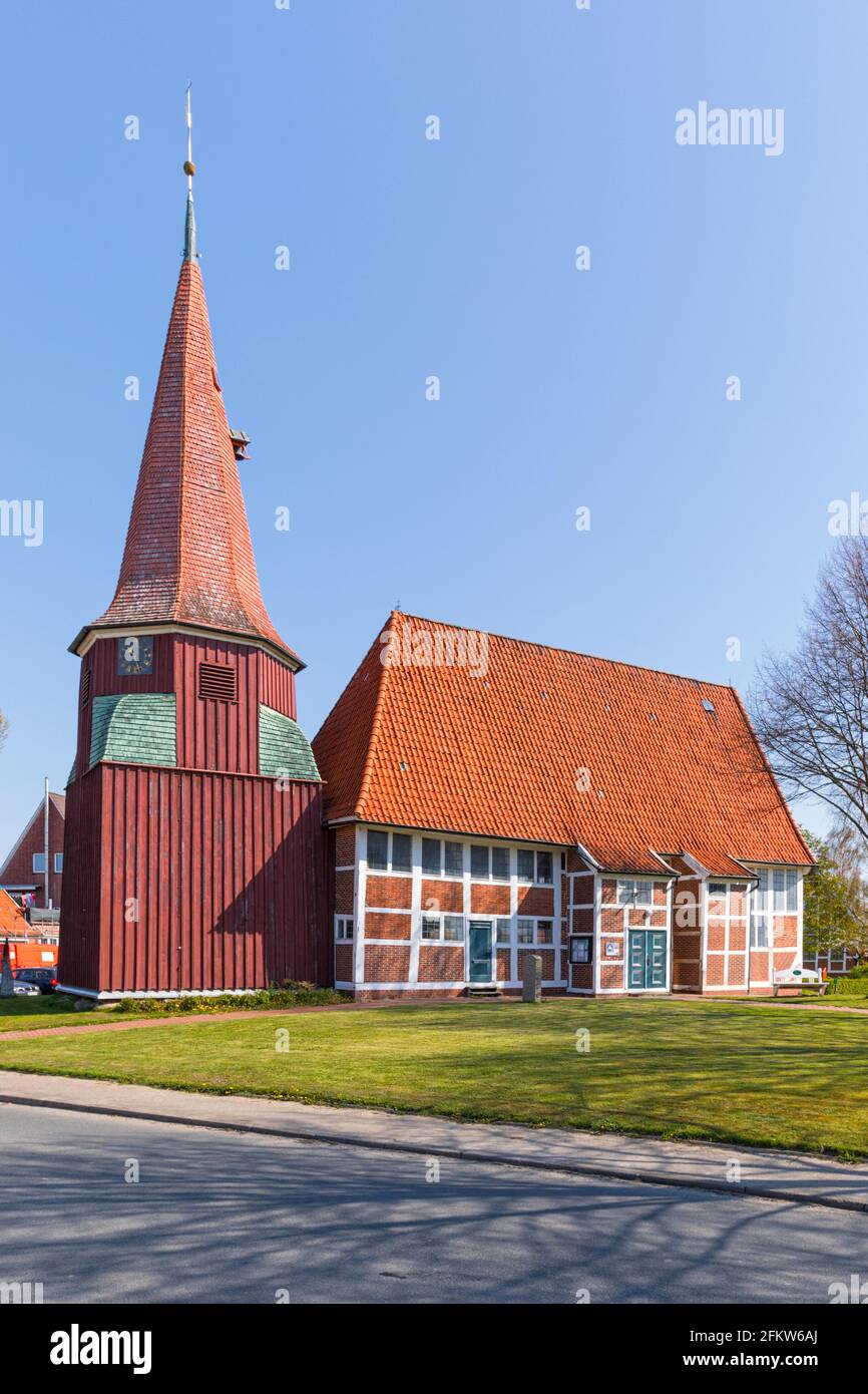 Iglesia Luterana St Marien del siglo 17th en Grünendeich, región de Altes Land, Alemania Foto de stock