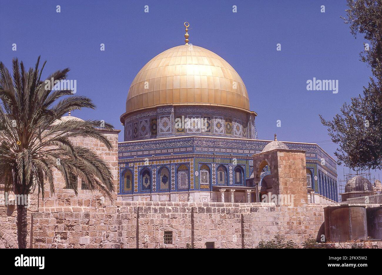 Puertas del templo de jerusalen fotografías e imágenes de alta