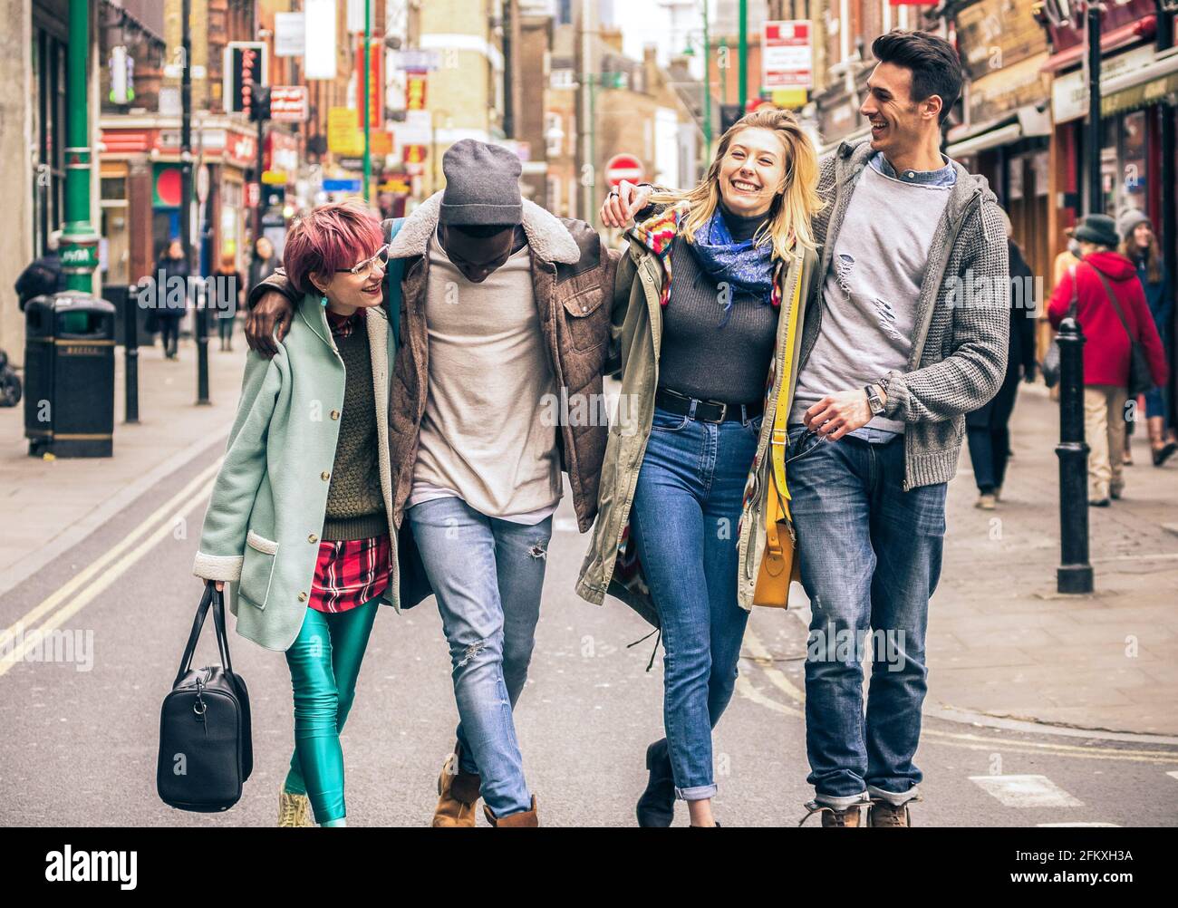 Ropa de moda para adolescentes fotografías e imágenes de alta resolución -  Alamy