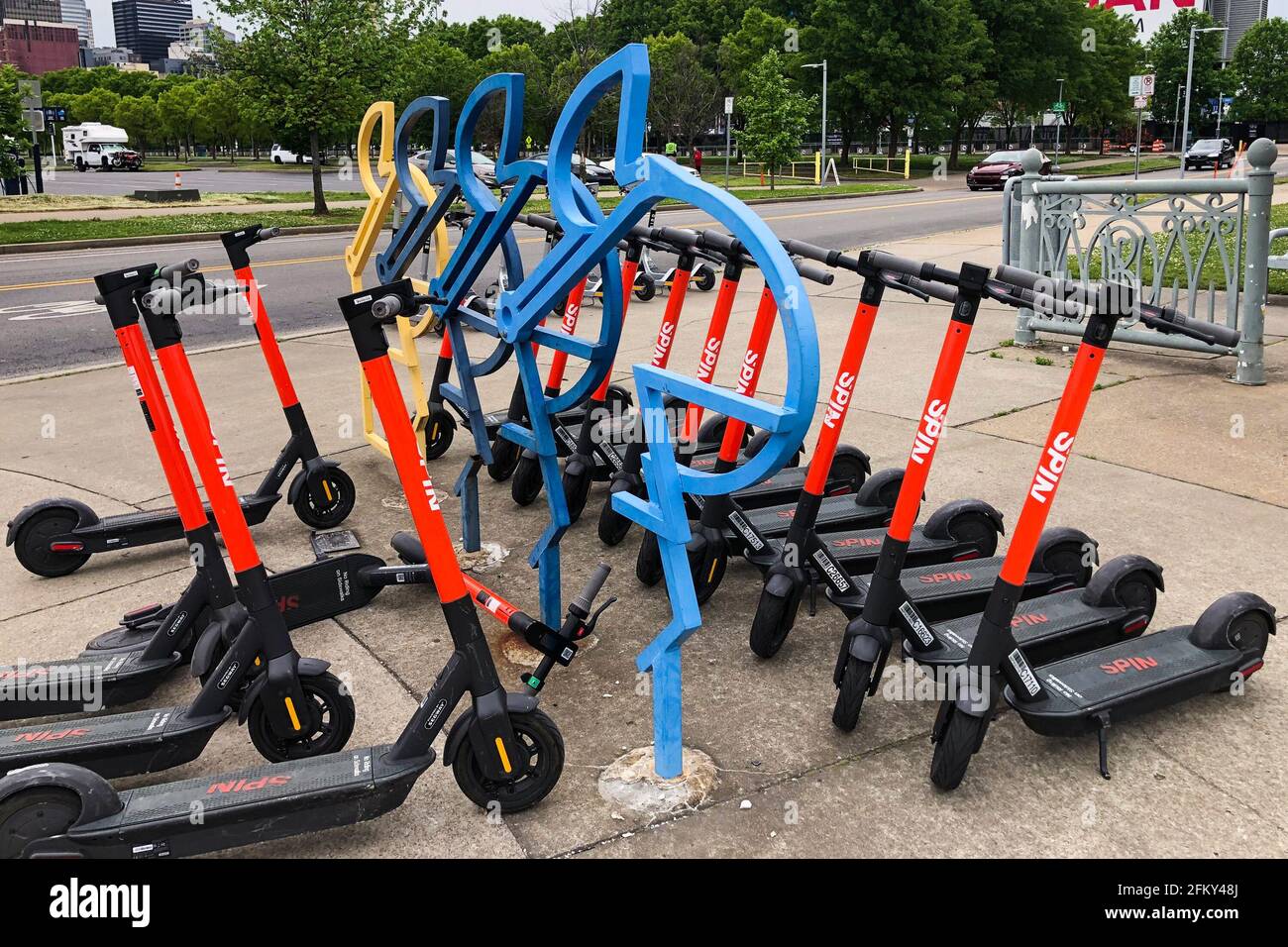 Scooter Shares se encuentran en el centro de Nashville, Tennessee, el 2