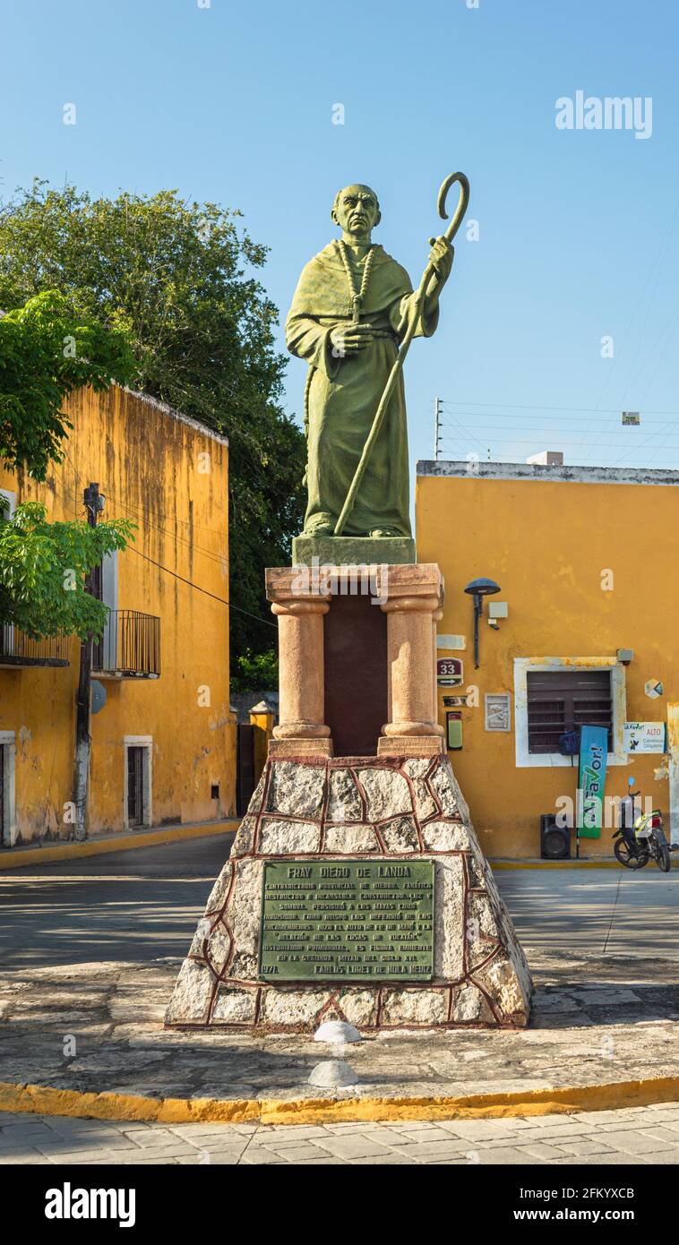 Estatua de Diego de Landa en Izamal, Yucatán, México Foto de stock