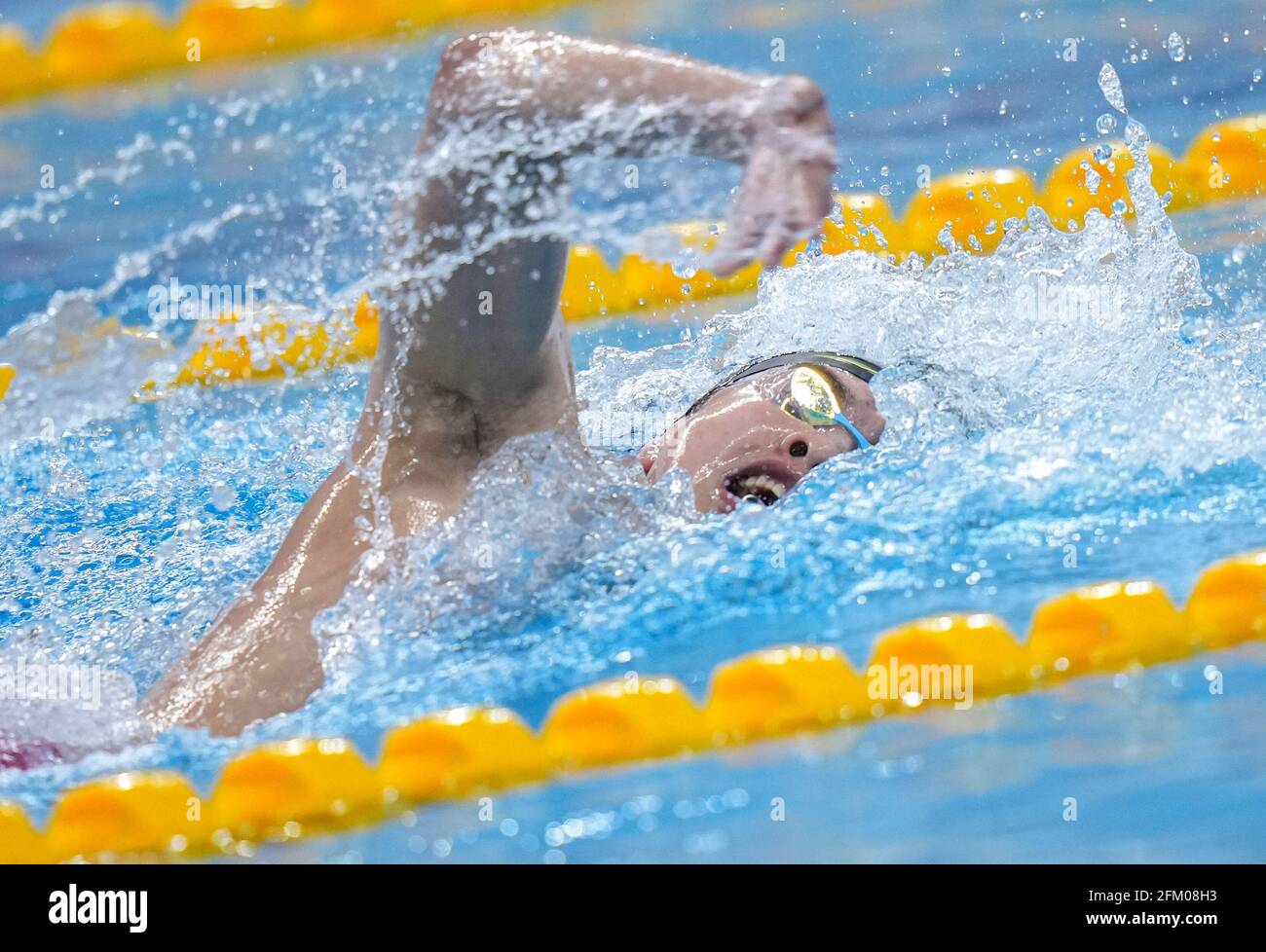 Qingdao, China. 5th de mayo de 2021. Cheng Long of Shandong compite durante la final de estilo libre masculina de 800m en el Campeonato Nacional Chino de Natación de 2021 en Qingdao, China oriental, 5 de mayo de 2021. Crédito: Xu Chang/Xinhua/Alamy Live News Foto de stock