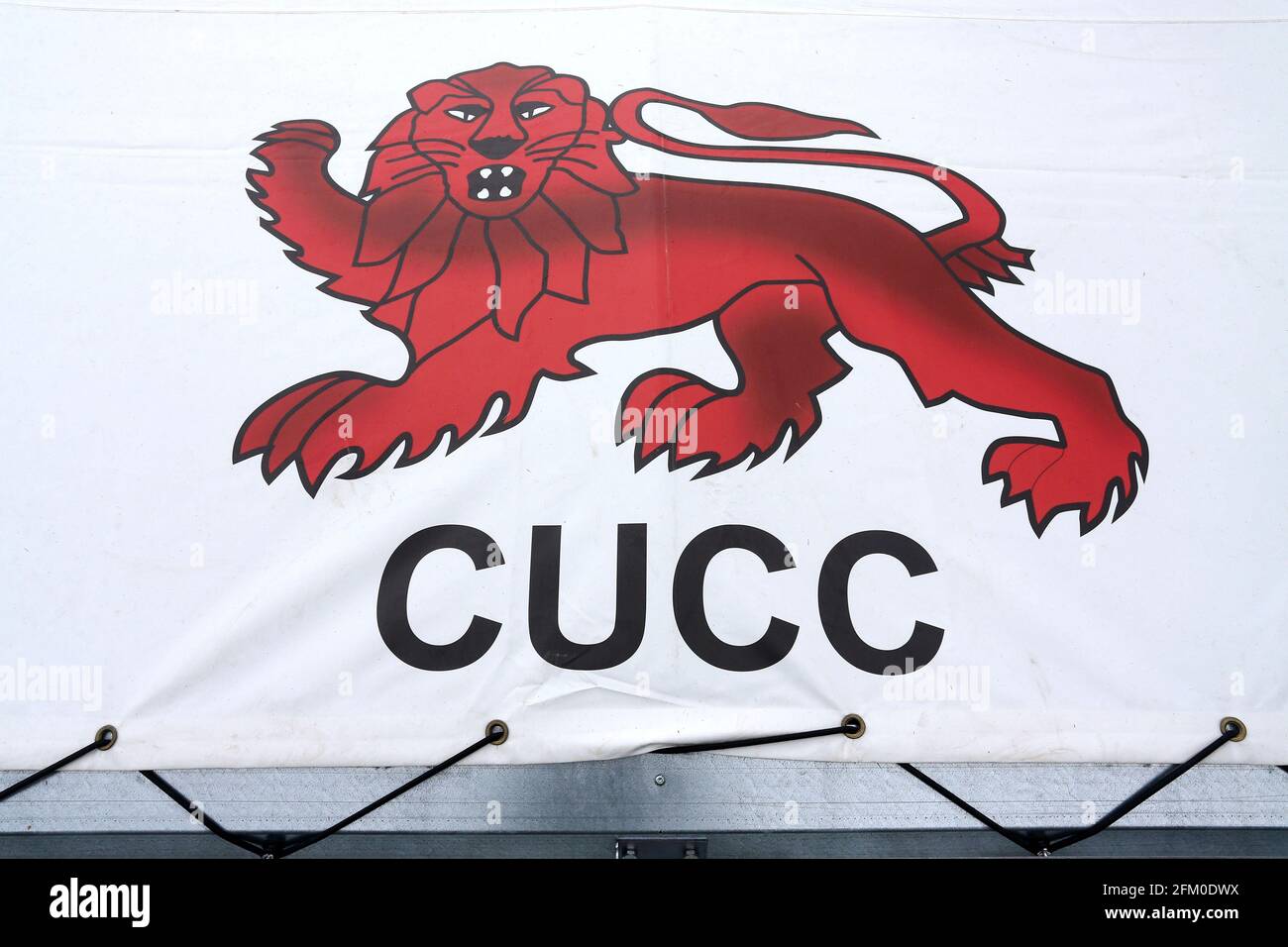 Logotipo del Cambridge University Cricket Club durante Cambridge MCCU