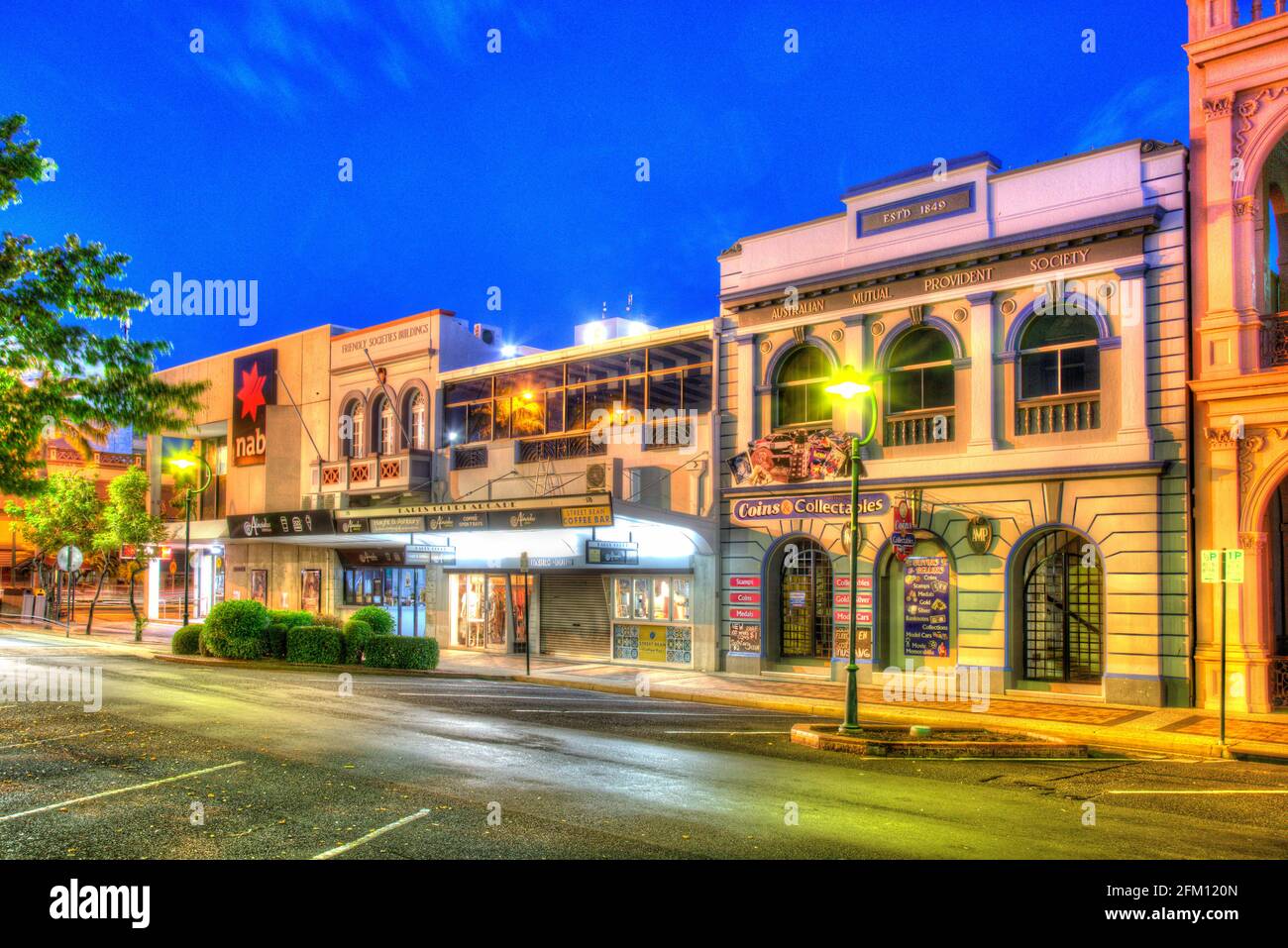 Edificios históricos a lo largo de la calle Bourbong Bundaberg Queensland Australia Foto de stock