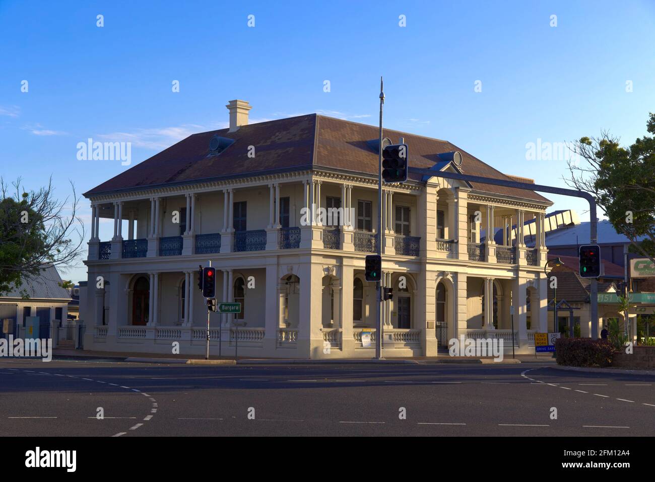 El antiguo Banco Comercial de Sydney (1891) es un edificio declarado Patrimonio de la Humanidad por la Bourbong Street Bundaberg Queensland Australia. Foto de stock