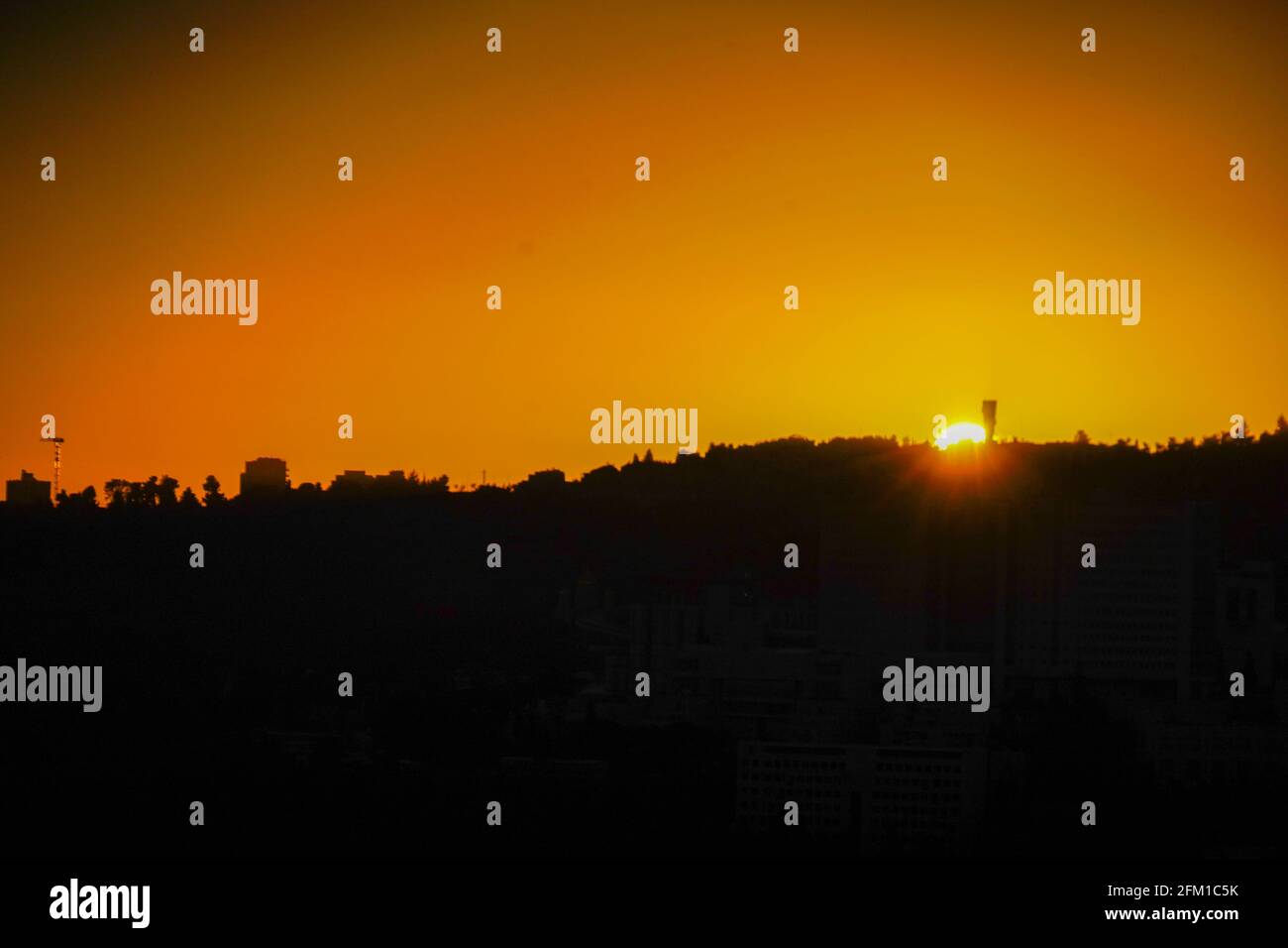 Israel, Sataf - antiguo sitio agrícola y jardines en las colinas de Judea cerca de Jerusalén al atardecer Sataf era un pueblo árabe en el Distrito de Jerusalén de Foto de stock