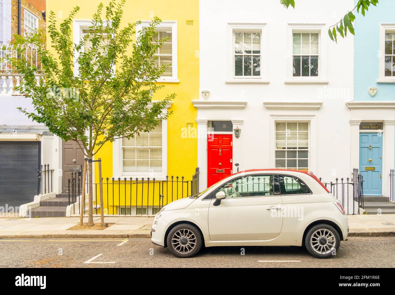 Julio de 2020. Londres. Coloridos edificios en Notting Hill, Londres, Inglaterra, Reino Unido Foto de stock