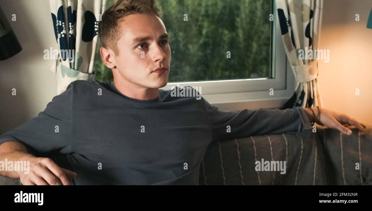 Ben Hardy Peliculas Y Programas De Television EE.UU. Ben Hardy en una escena de la película (C)Paramount Pictures : Pixie  (2020). Argumento: Para vengar la muerte de su madre, Pixie masterminds un  heist pero debe huir a través de