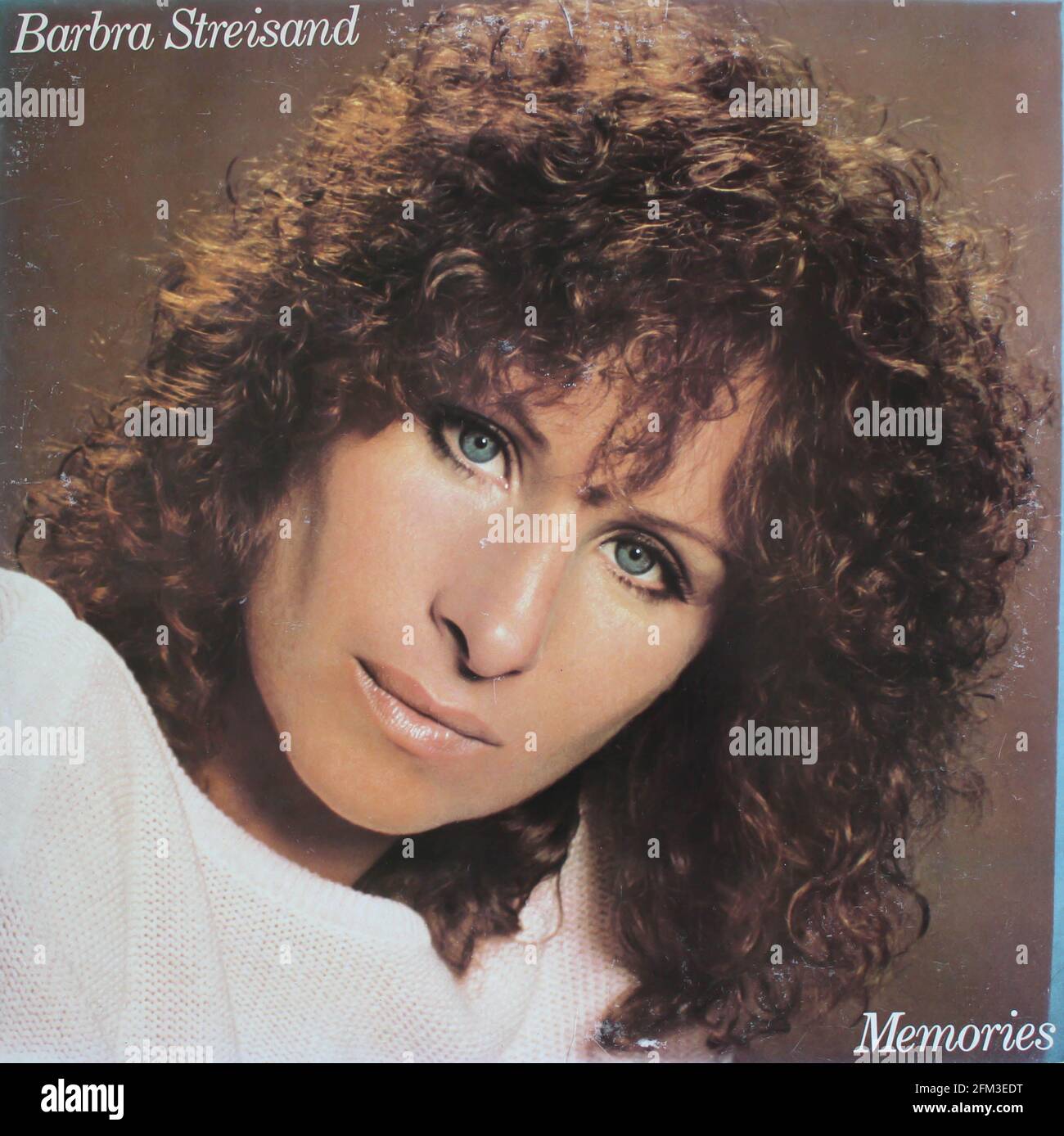 Pop artista, Barbra Streisand álbum de música en disco LP disco de vinilo. Título: Portada del álbum Memories Foto de stock