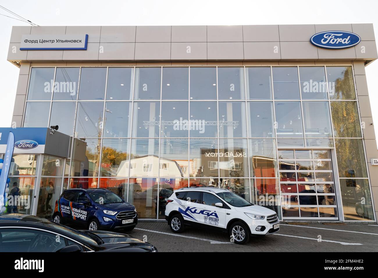 Cartel de ventas de autos fotografías e imágenes de alta resolución - Alamy