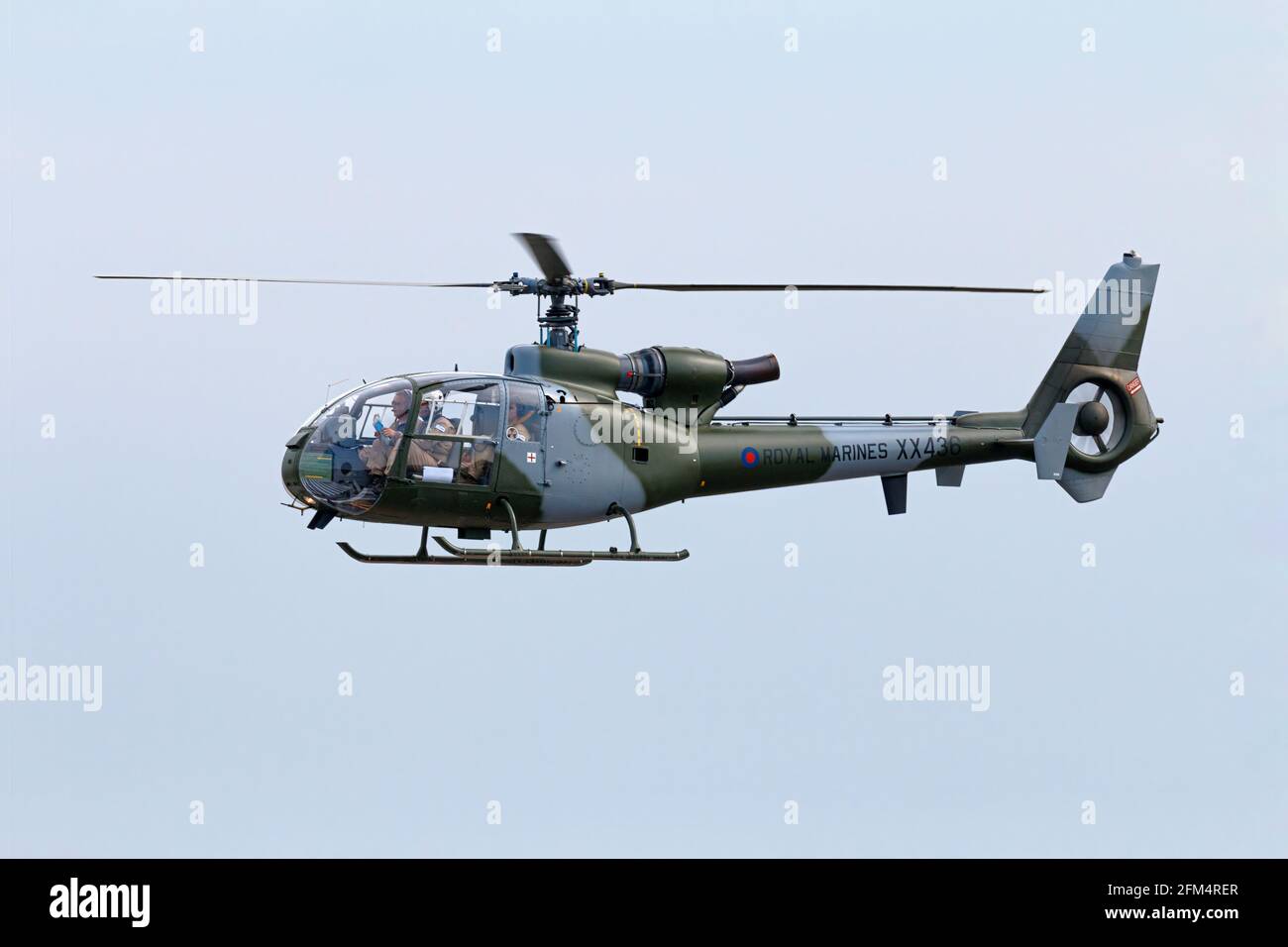 Helicóptero Westland Aerospatiale Gazelle de los Royal Marines Británicos Foto de stock
