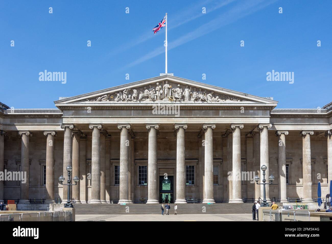 Entrada principal, el Museo Británico, Great Russell Street, Bloomsbury, el barrio londinense de Camden, Gran Londres, Inglaterra, Reino Unido Foto de stock