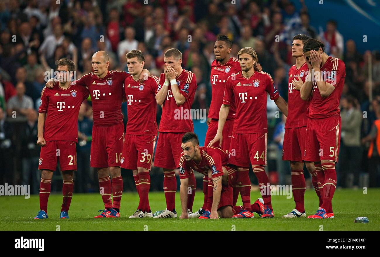 München 19.05.2012, Fußball Verlierer: Philipp Lahm (FCB), Arjen Robben (FCB), Toni Kroos (FCB), Bastian Schweinsteiger (FCB), Diego Contento (FCB), J Foto de stock