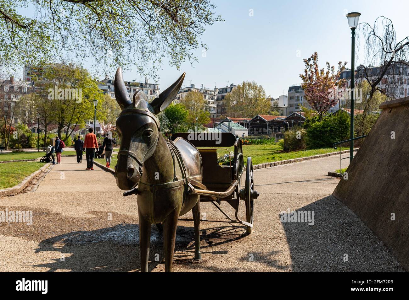Escultura de burro en el Parque Público Georges Brassens en París Foto de stock
