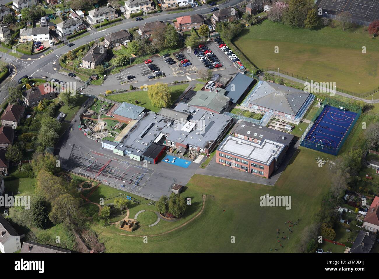 Vista aérea de Allerton C de E Primary School, North Leeds, West Yorkshire, Reino Unido Foto de stock