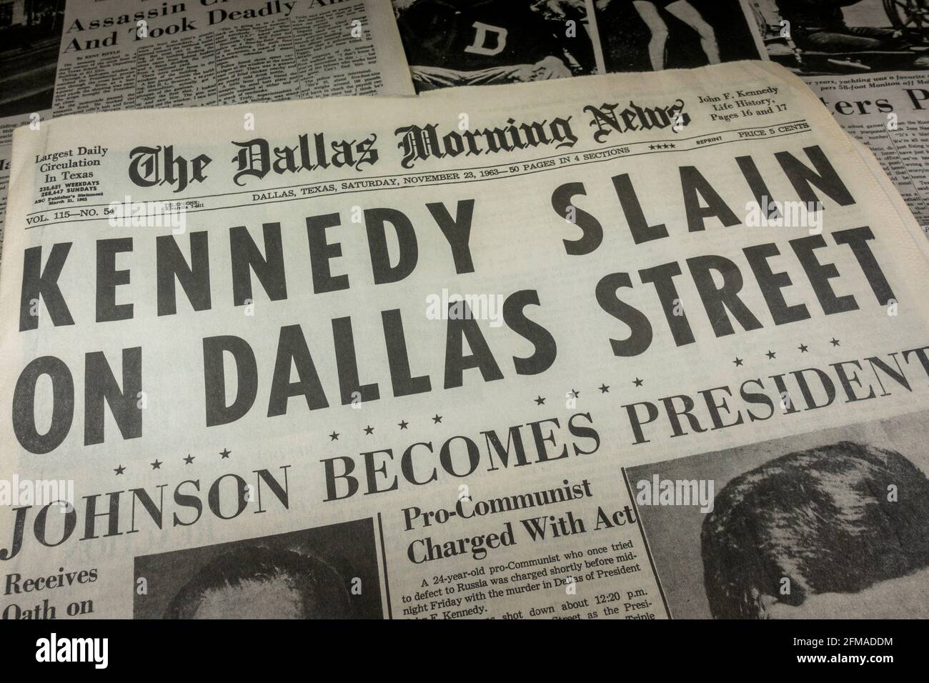 Portada de The Dallas Morning News (réplica) el 23 de noviembre de 1963 informa de la noticia del asesinato de John F. Kennedy el 22 de Nov. Foto de stock