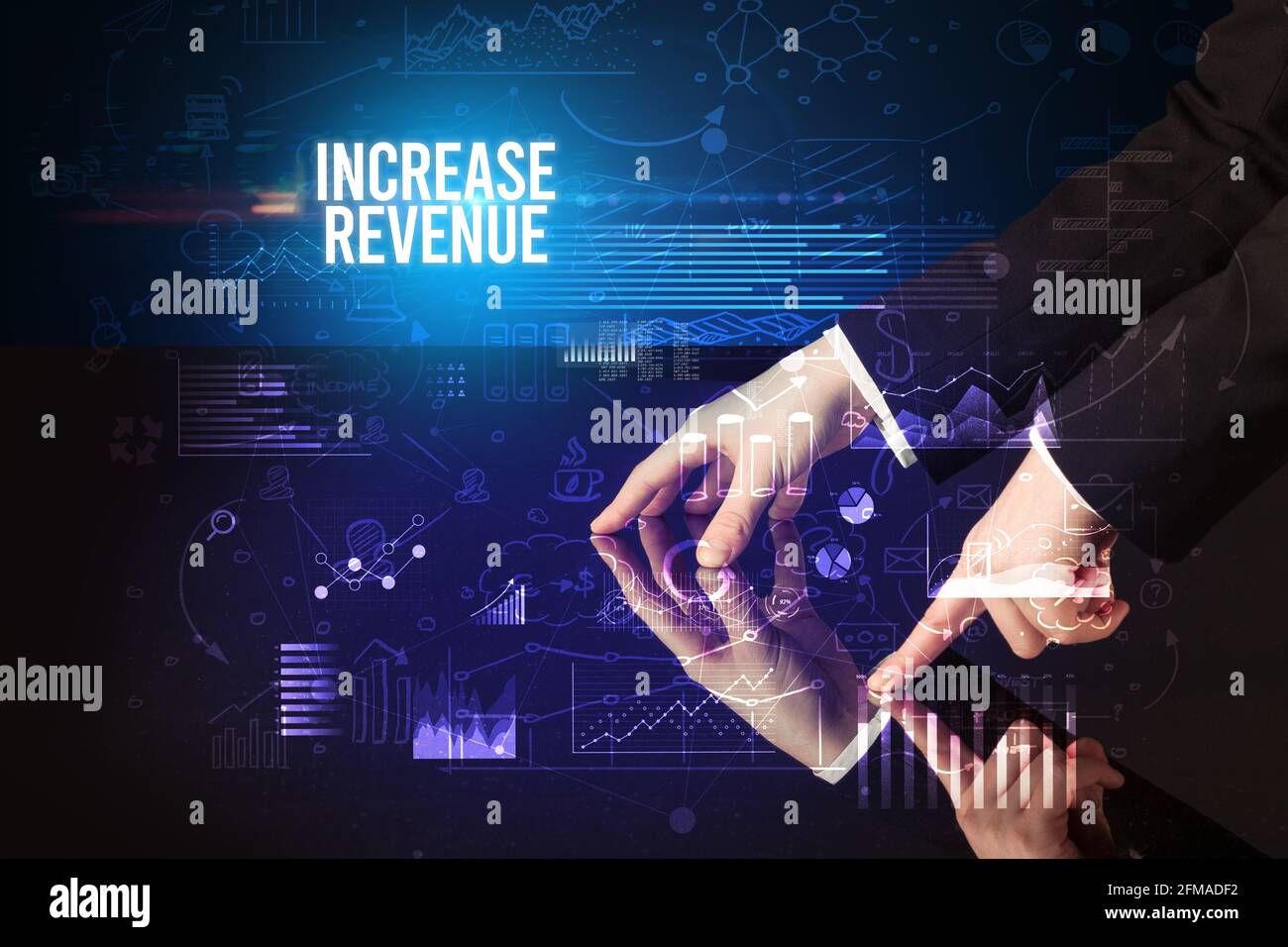 Empresario tocando el concepto de pantalla enorme Foto de stock