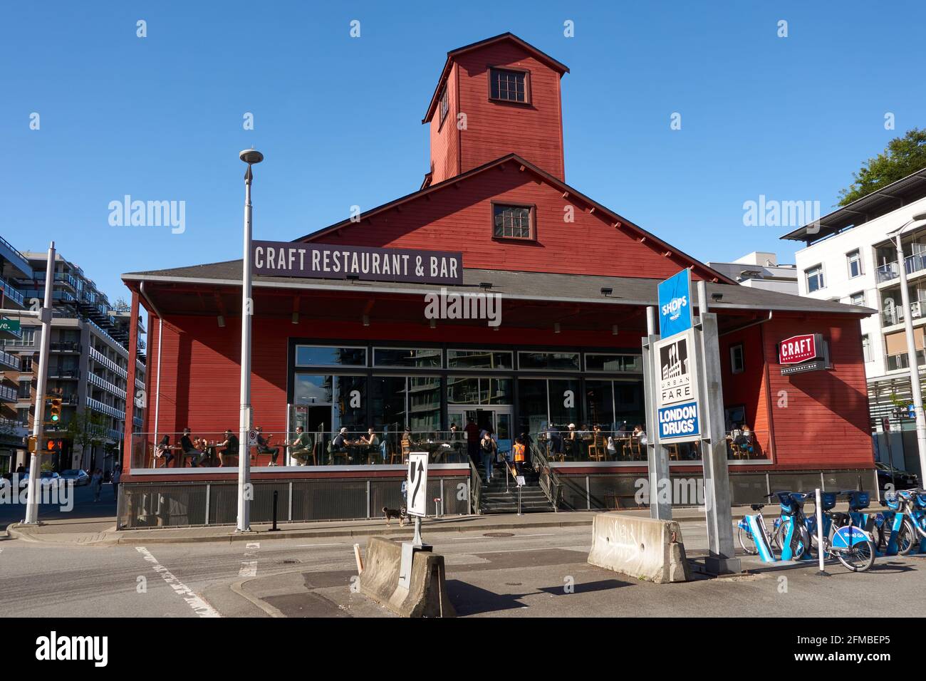 Mercado de cerveza artesanal fotografías e imágenes de alta resolución