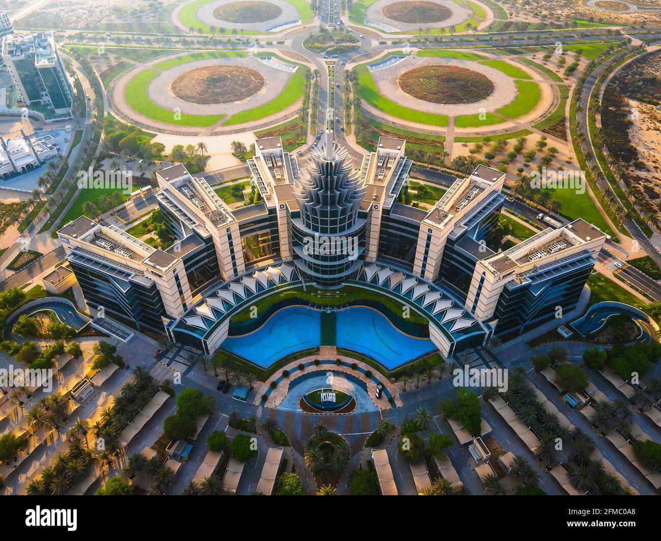 Dubai, Emiratos Árabes Unidos - 5 de mayo de 2021: Dubai Silicon Oasis parque tecnológico, zona residencial y zona libre en Dubai emirate suburbios en el árabe unido Foto de stock