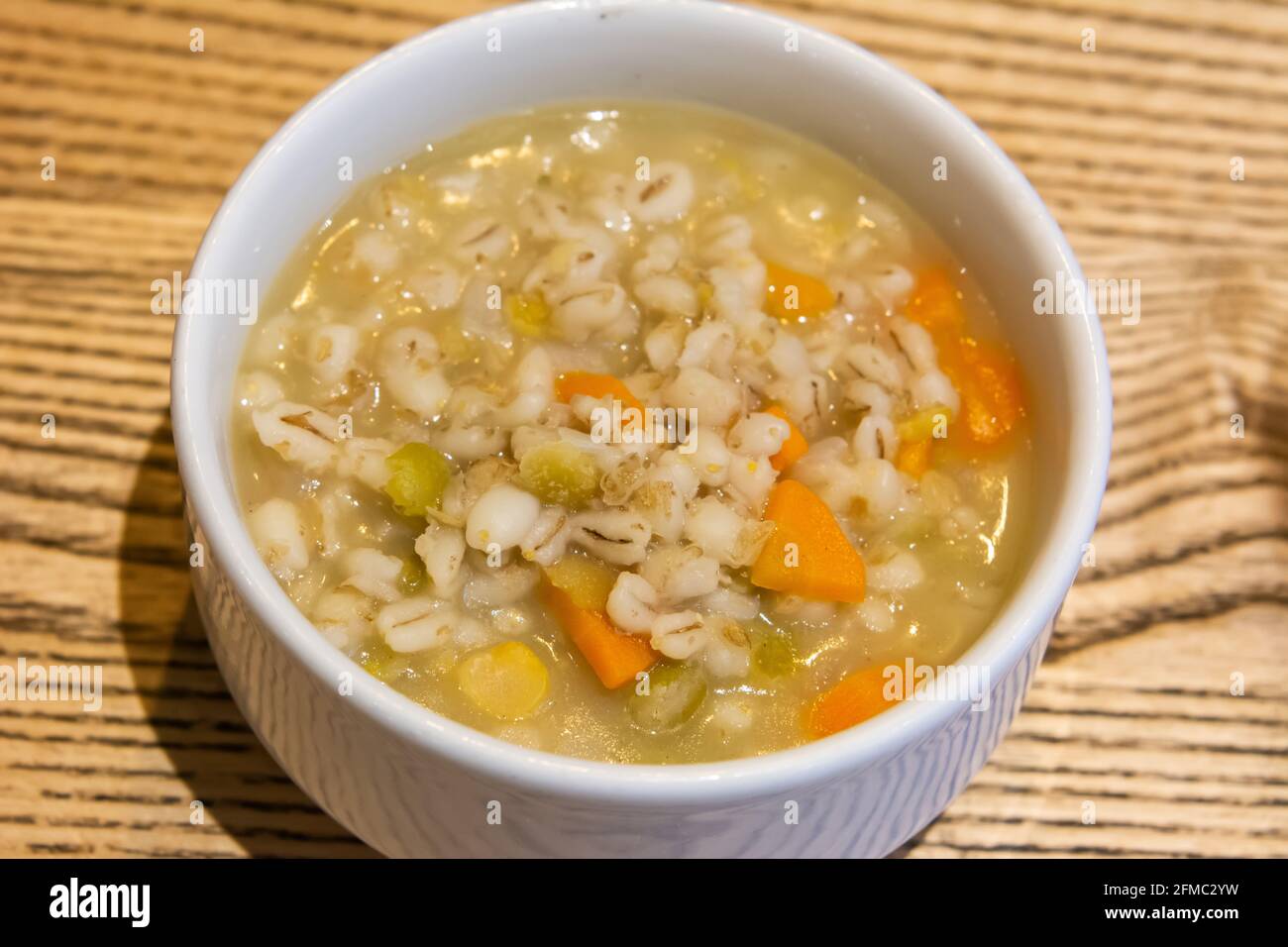 Plato de sopa de cebada perla en Escocia. Foto de stock