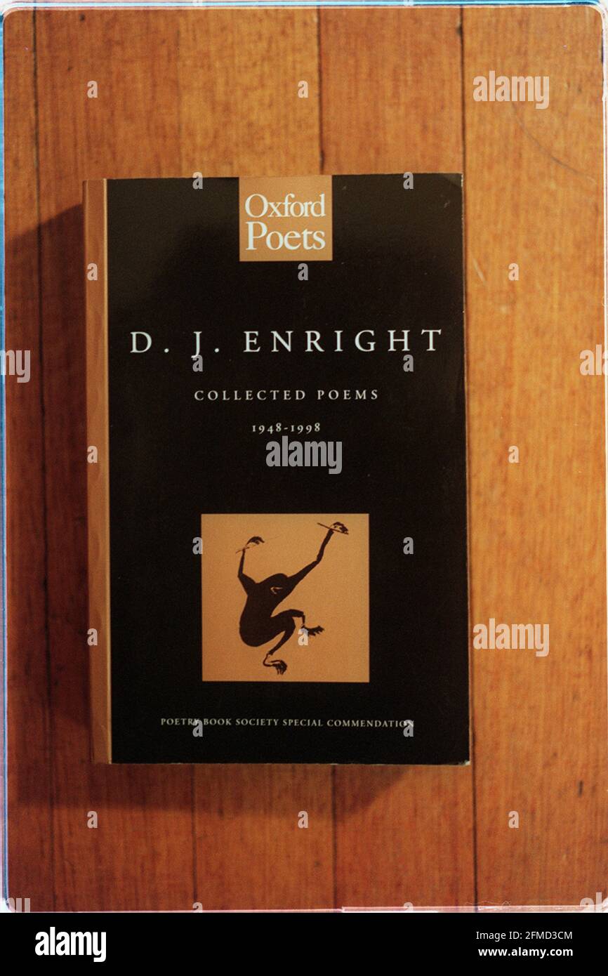 Oxford Poets Books D J Enright recogió poemas publicados por Prensa universitaria de Oxford, diciembre de 1998 Foto de stock