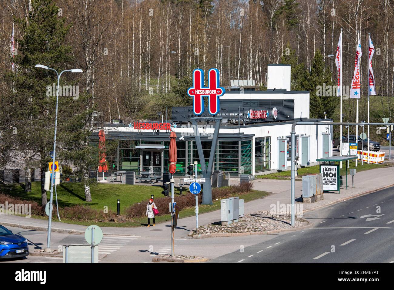 Hesburger restaurante de hamburguesas en coche en el distrito de Munkkiniemi de Helsinki, Finlandia Foto de stock