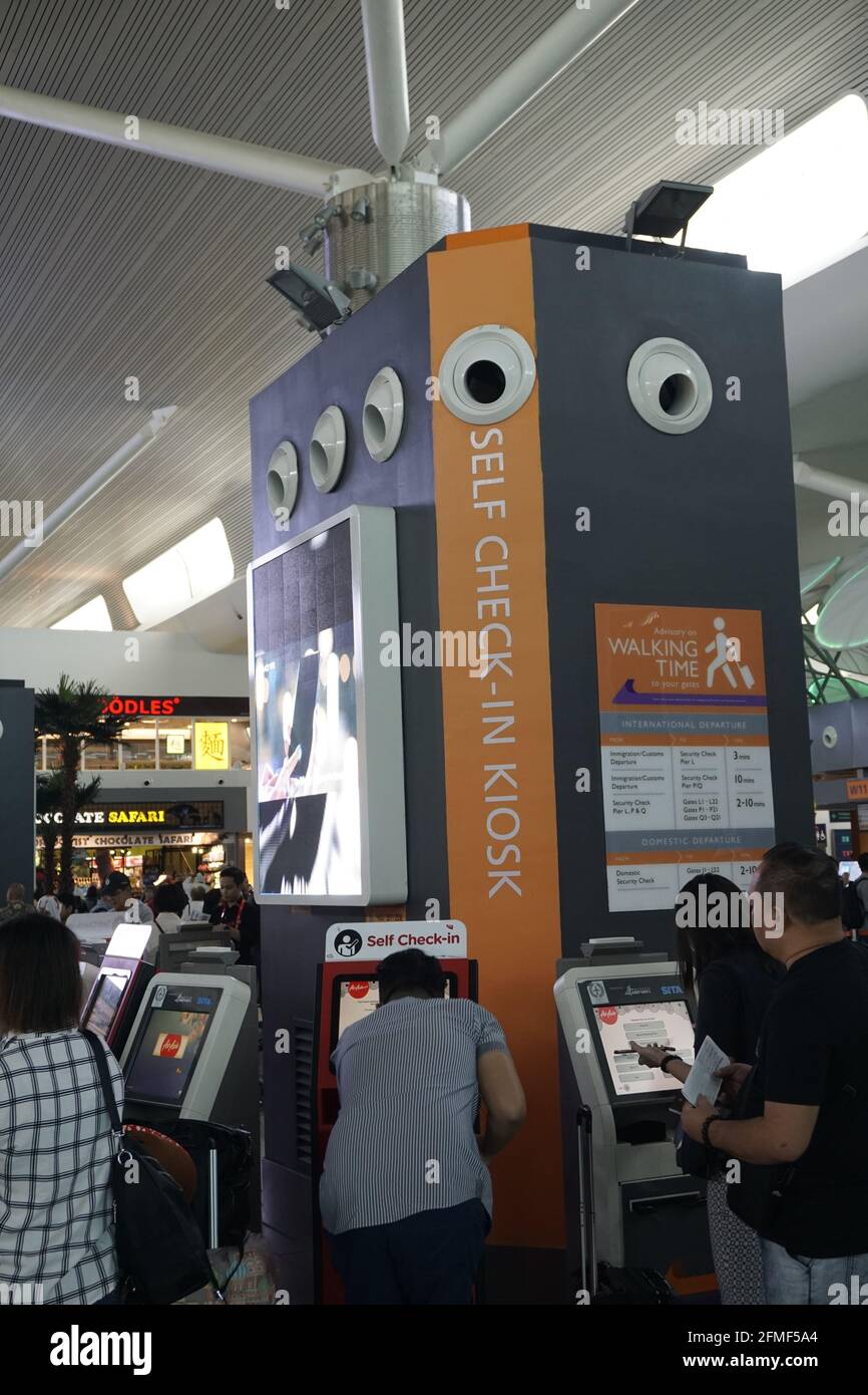 Quiosco de autofacturación, KLIA2 aeropuerto, Malasia Foto de stock
