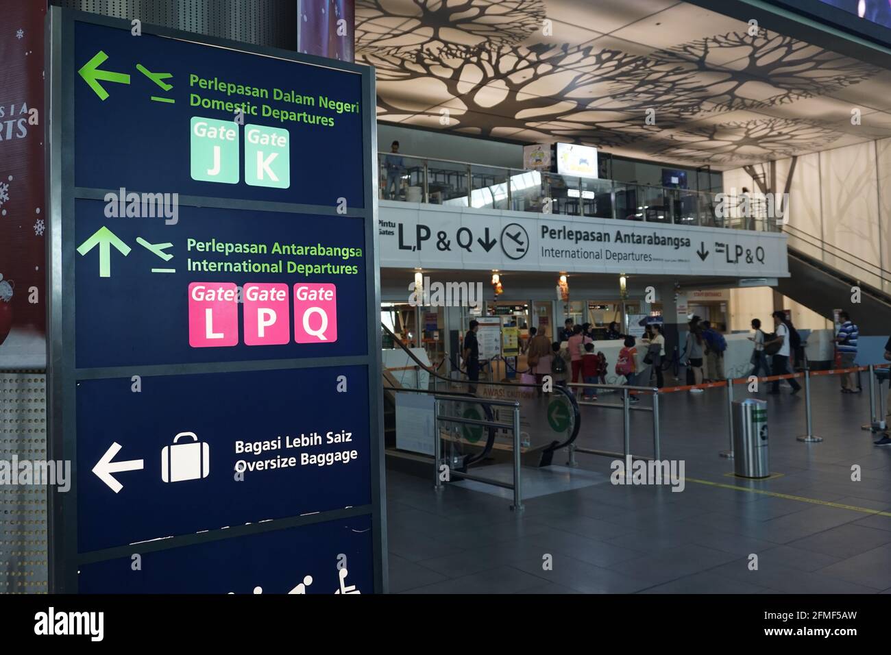 Puerta de salida internacional, aeropuerto KLIA2, Malasia Foto de stock