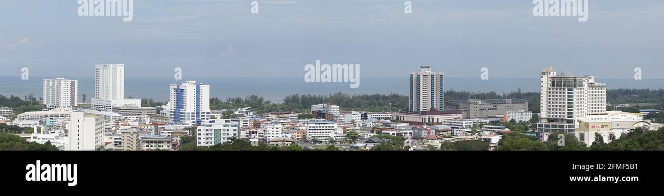 Vista panorámica de la ciudad de Miri desde Canada Hill Foto de stock