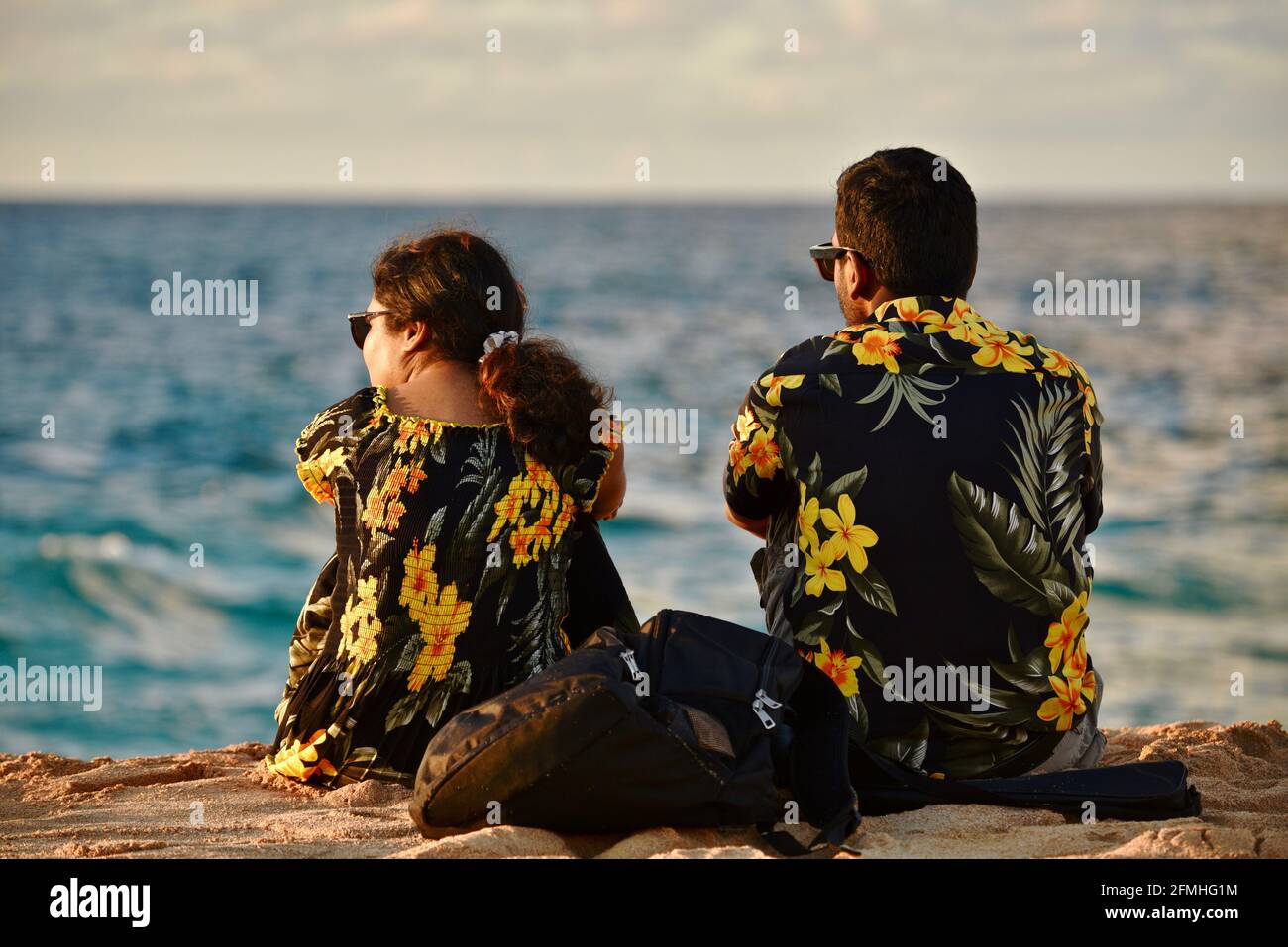 Camisas hawaianas imágenes de alta resolución - Alamy