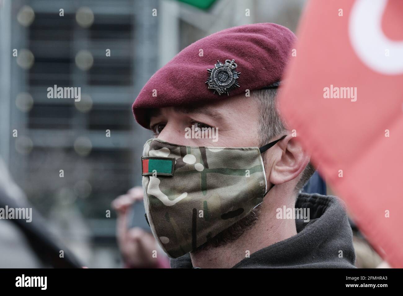 Cientos de personas asisten a una marcha 'Respect our Veterans' en Londres Apoyo a las tropas que se enfrentan al enjuiciamiento por los asesinatos del IRA en el norte Irlanda Foto de stock