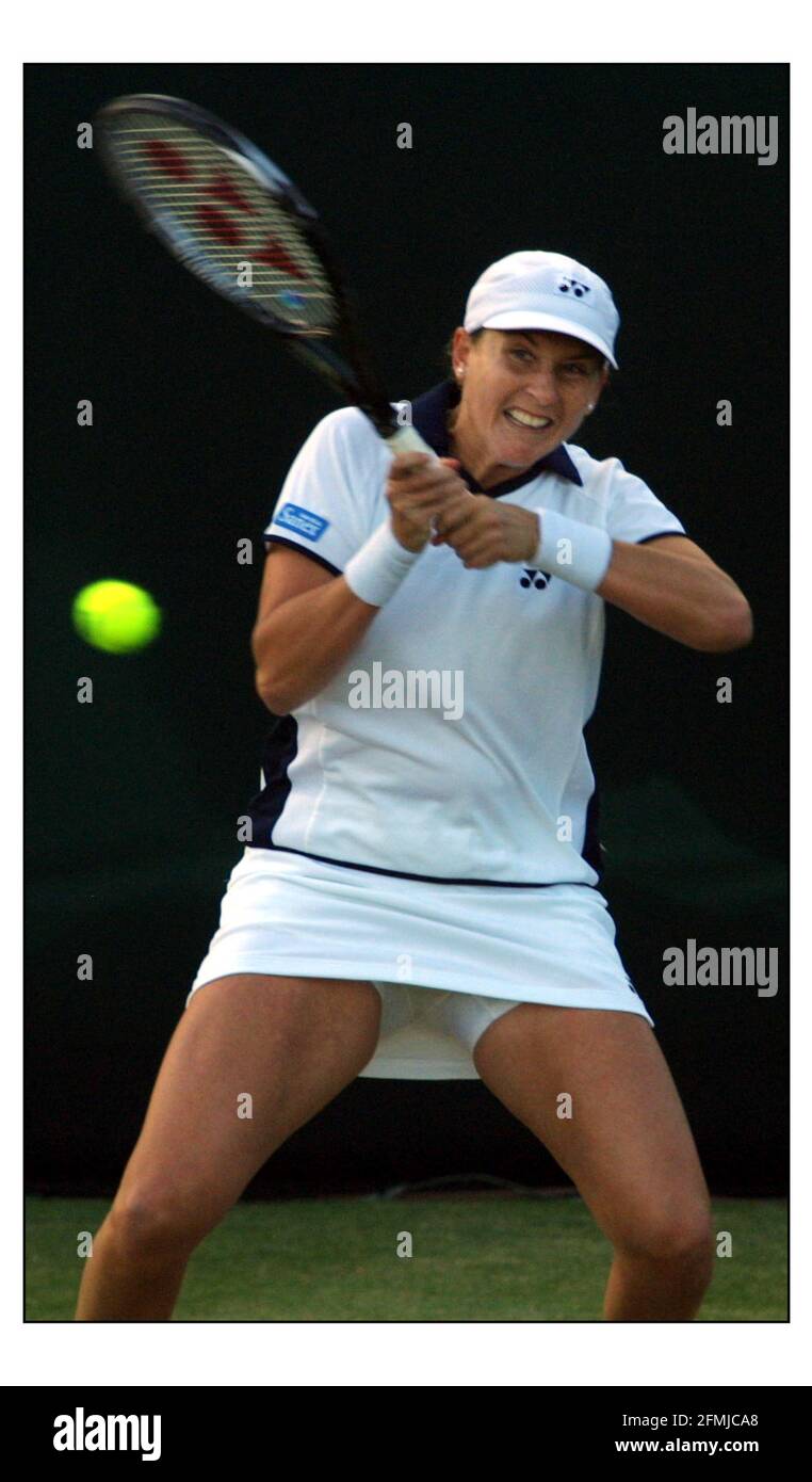 Wimbledon Monica Seles V T Tanasugarn pic David Sandison 1/7/2002 Foto de stock