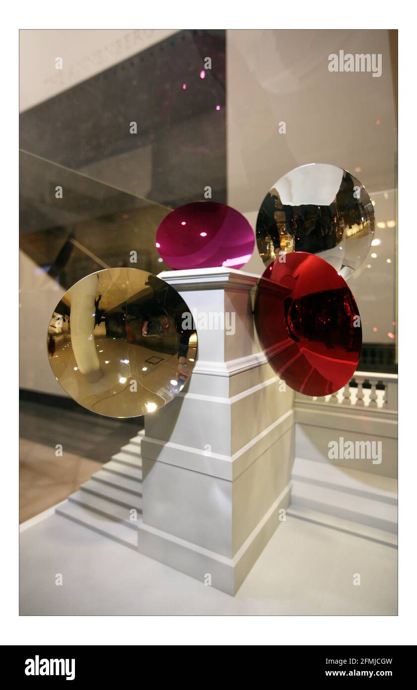 Seis nuevas propuestas para el Cuarto Plinto en Trafalgar Square desveladas en la Galería Nacional.... Anish Kapoor presenta el 'Sky Plinth' pic David Sandison Foto de stock