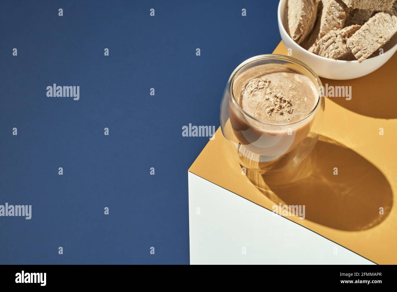 Concepto halva. Tendencia de la comida turca. Panadería dulce. Cookies