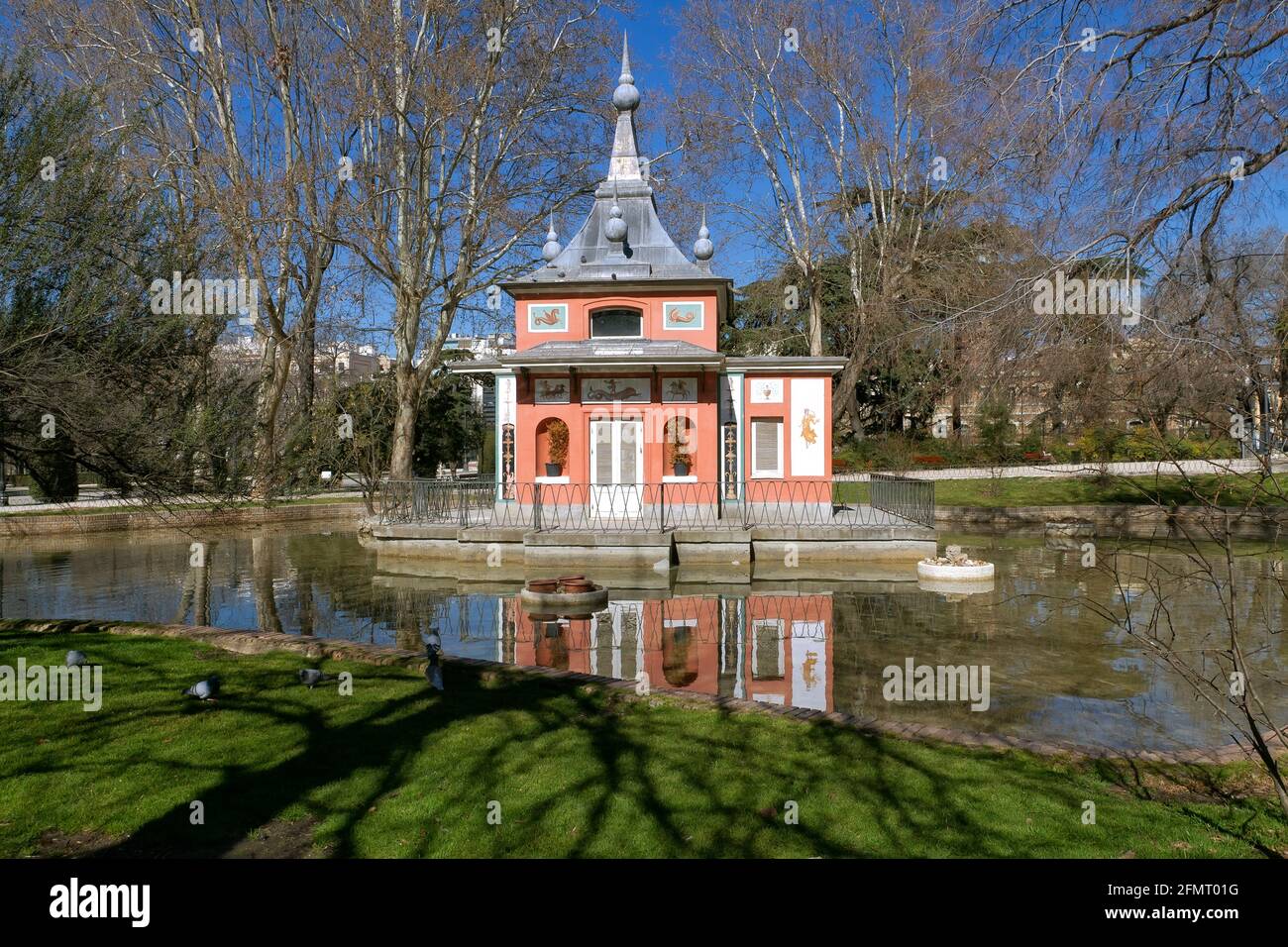La casa del lago. Glorieta de Sevilla en el Parque del Buen Retiro