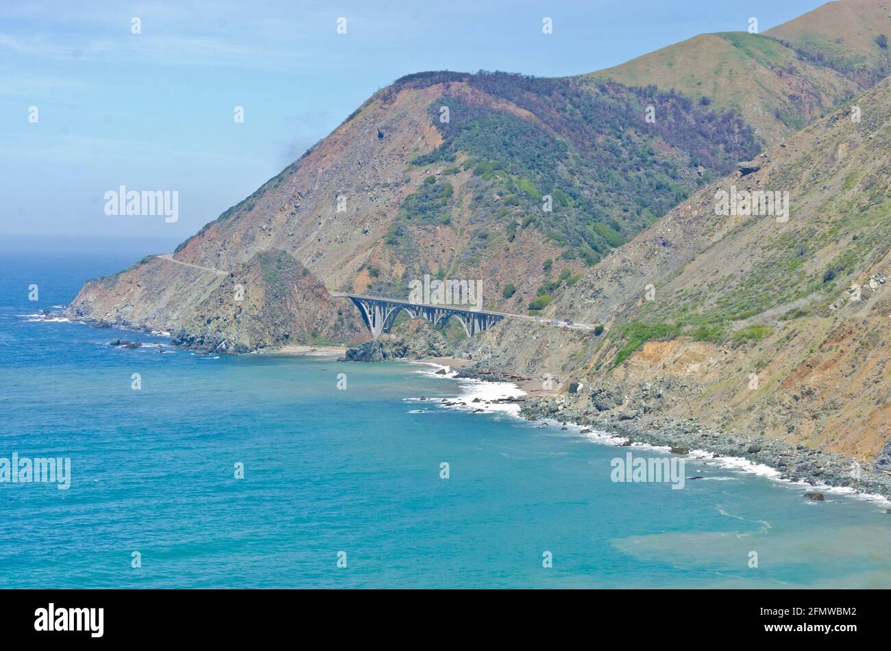 Bixby Bridge a lo largo de la carretera en la autopista escénica 1 La costa de California Foto de stock