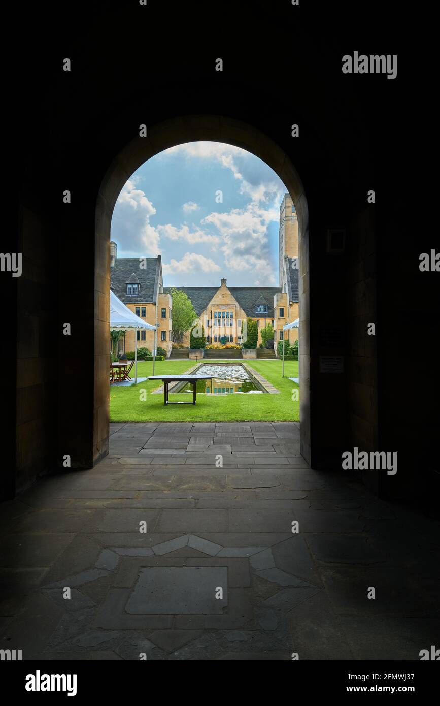 Courtyard of Nuffield College, Universidad de Oxford, Inglaterra. Foto de stock