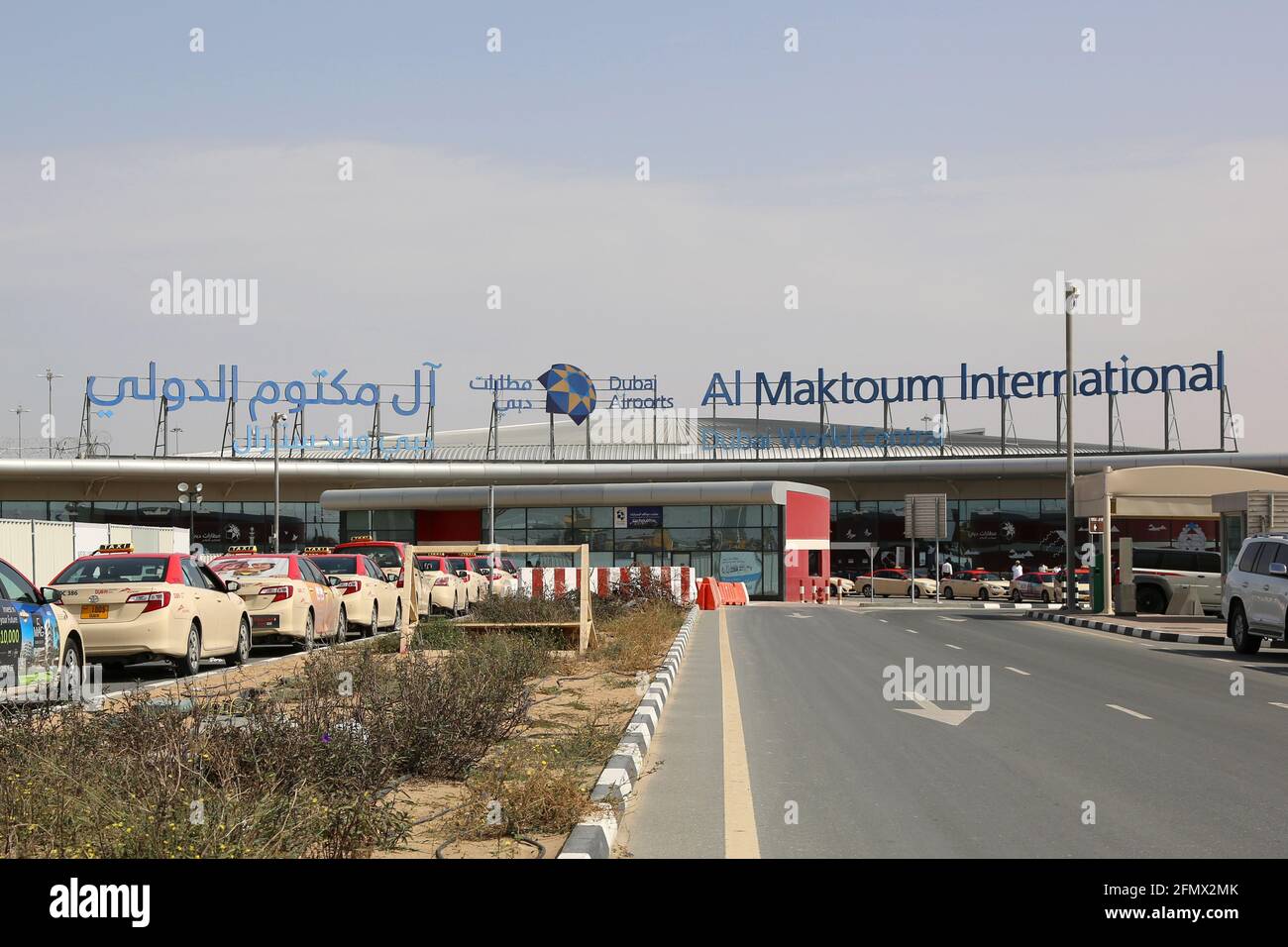 Dubai, Emiratos Árabes Unidos - 5. 2017 de marzo: Aeropuerto Internacional Central Al Maktoum de Dubai (DWC) en los Emiratos Árabes Unidos. Foto de stock