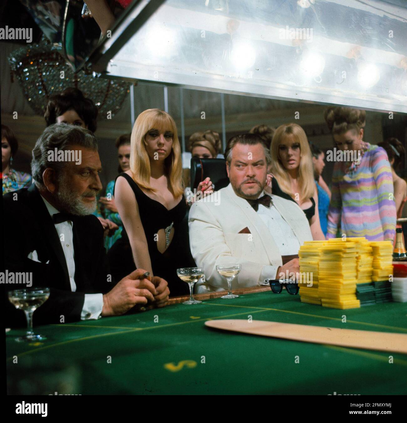 Casino Royale Año: 1967 Reino Unido / EE.UU. Orson Welles Director: Val Guest, Ken Hughes Foto de stock
