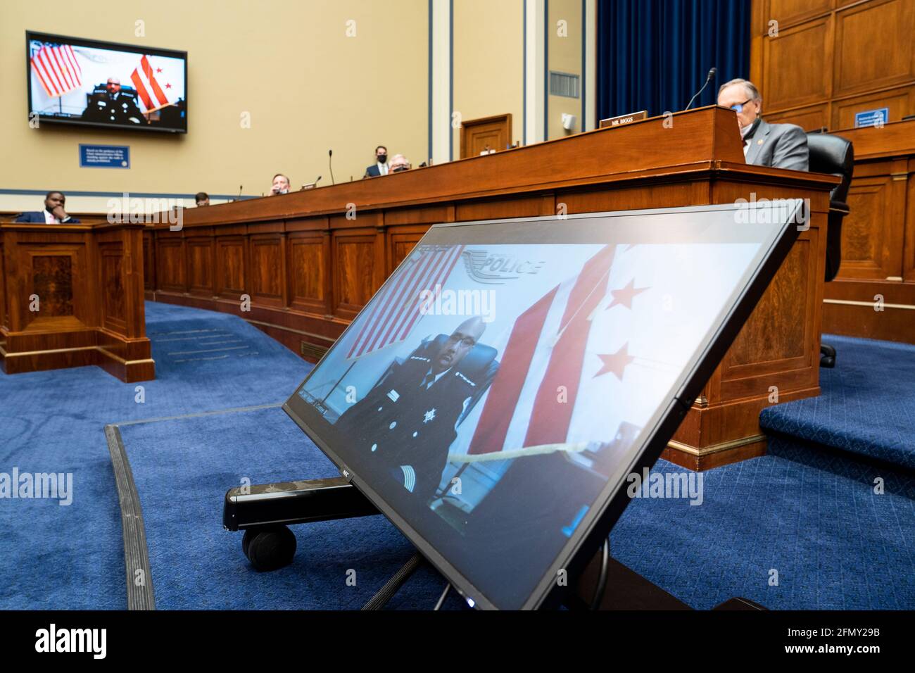 Washington, Estados Unidos. 12th de mayo de 2021. ESTADOS UNIDOS - 12 DE MAYO: El jefe del Departamento de Policía Metropolitana de DC, Robert Contee III, testifica durante la audiencia del Comité de Supervisión y Reforma de la Cámara de Representantes sobre “La insurrección del Capitolio: Retrasos inexplicables y preguntas sin respuesta” el miércoles 12 de mayo de 2021. (Foto de Bill Clark/Pool/Sipa USA) Crédito: SIPA US/Alamy Live News Foto de stock