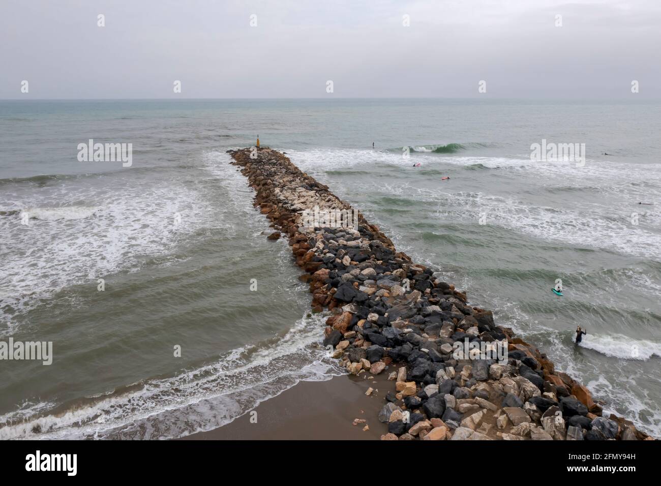 Vistas de la playa Cabopino en Marbella, España Foto de stock