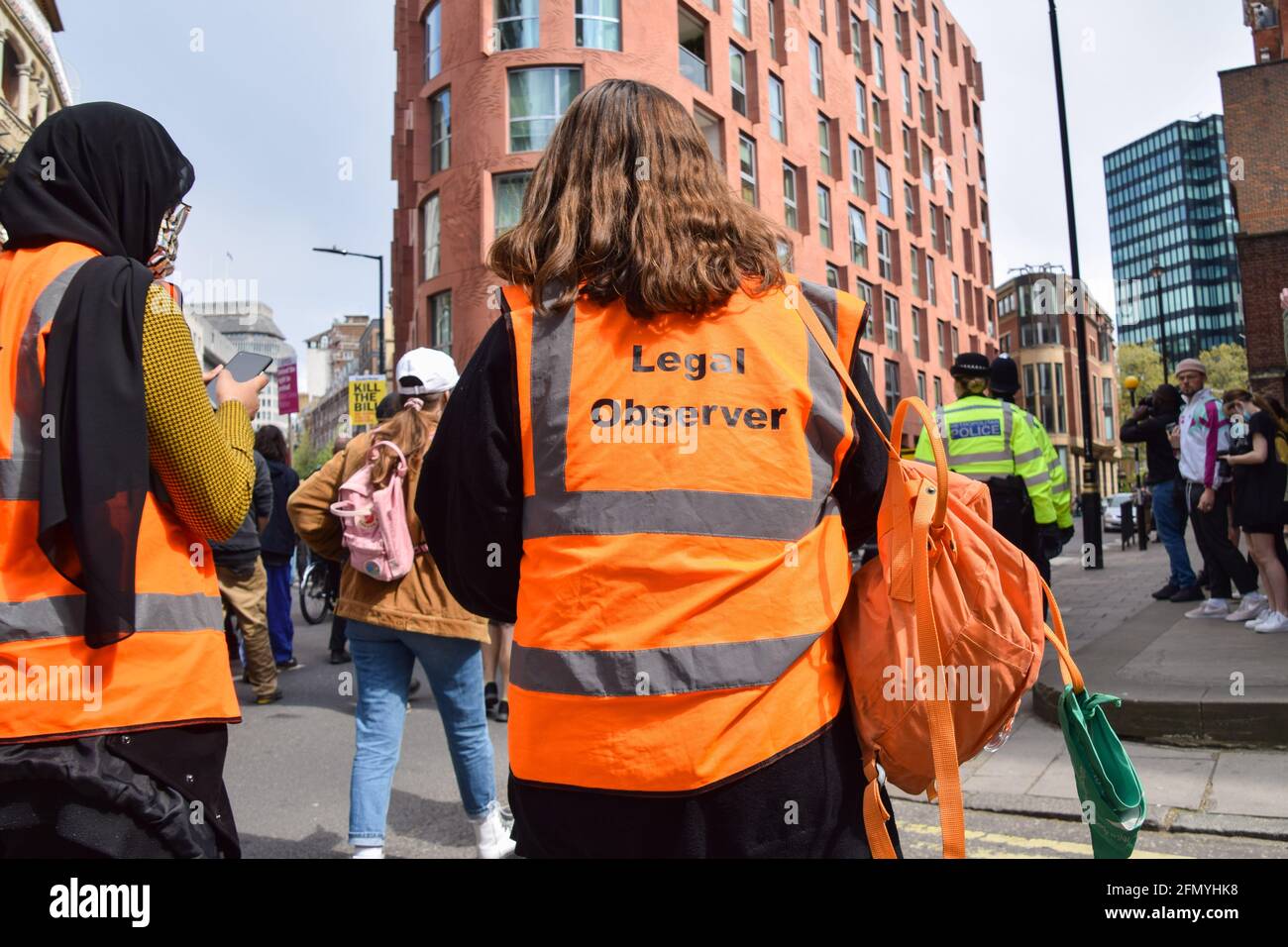 Londres, Reino Unido. 1st de mayo de 2021. Observadores legales en la protesta Kill the Bill. Miles de personas marcharon por el centro de Londres en protesta contra el proyecto de ley sobre la policía, el delito, las sentencias y los tribunales. Foto de stock