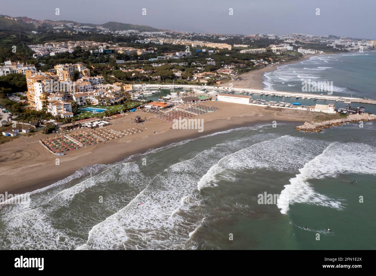 Vistas de la playa Cabopino en Marbella, España Foto de stock